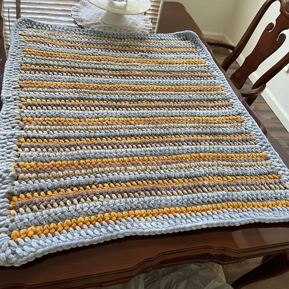 #2970 ‼️1 OF A KIND‼️NEW‼️ Handmade Chunky Chenille Lapghan